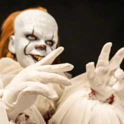 Trick Or Treat Studios Collectibles-IT - Pennywise Premium Scale Doll